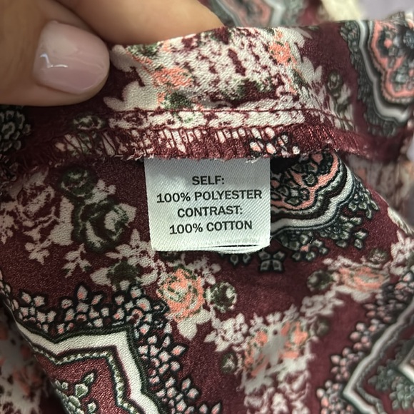 Beautiful, Summer blouse w crochet shoulders & back. Sz: Large $16 - Picture 3 of 6